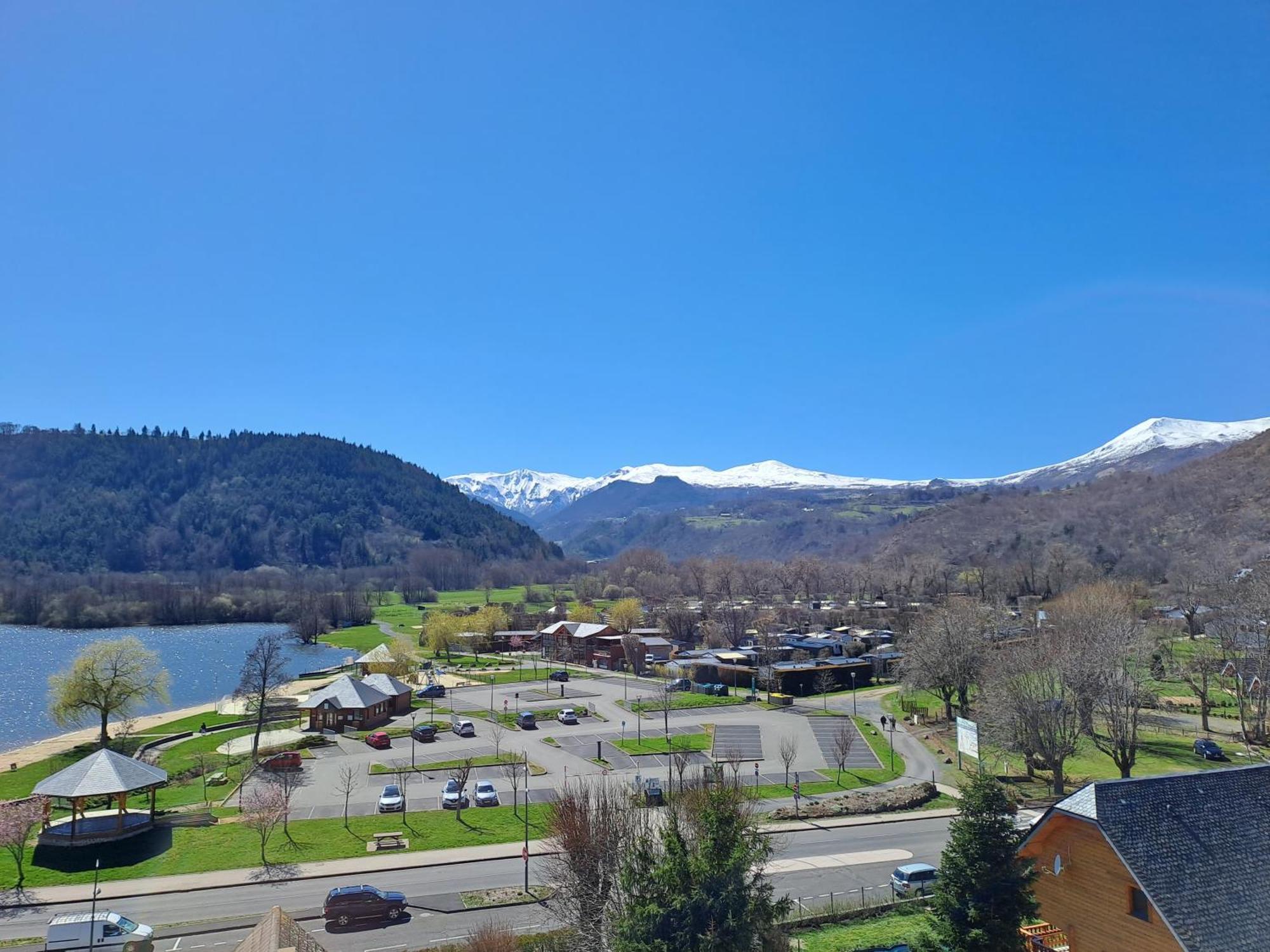 Logis Hotel Le Beau Site Chambon-sur-Lac Eksteriør billede
