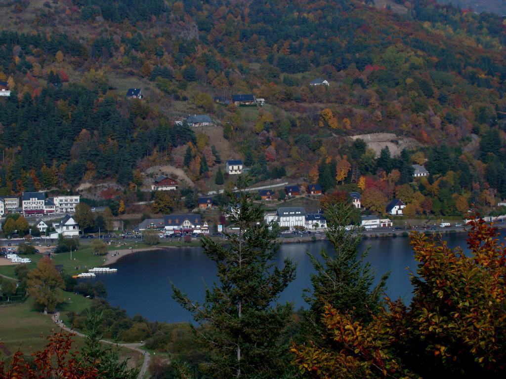 Logis Hotel Le Beau Site Chambon-sur-Lac Eksteriør billede